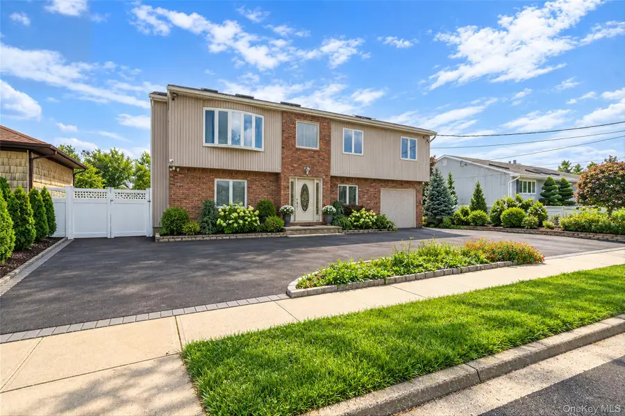240 N Virginia Avenue, Massapequa, NY 11758 - #2