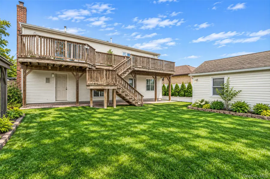 240 N Virginia Avenue, Massapequa, NY 11758 - #3
