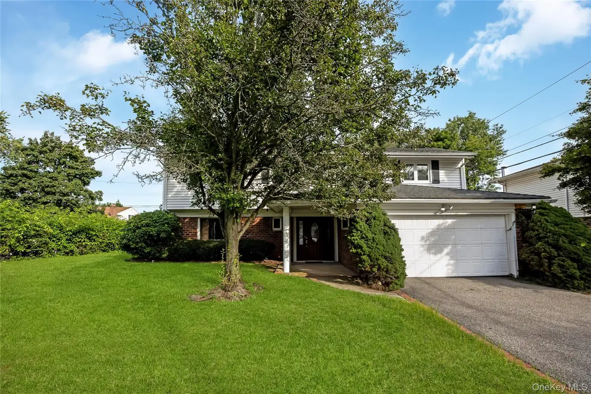 29 Randy Lane, Plainview, NY 11803 - #1