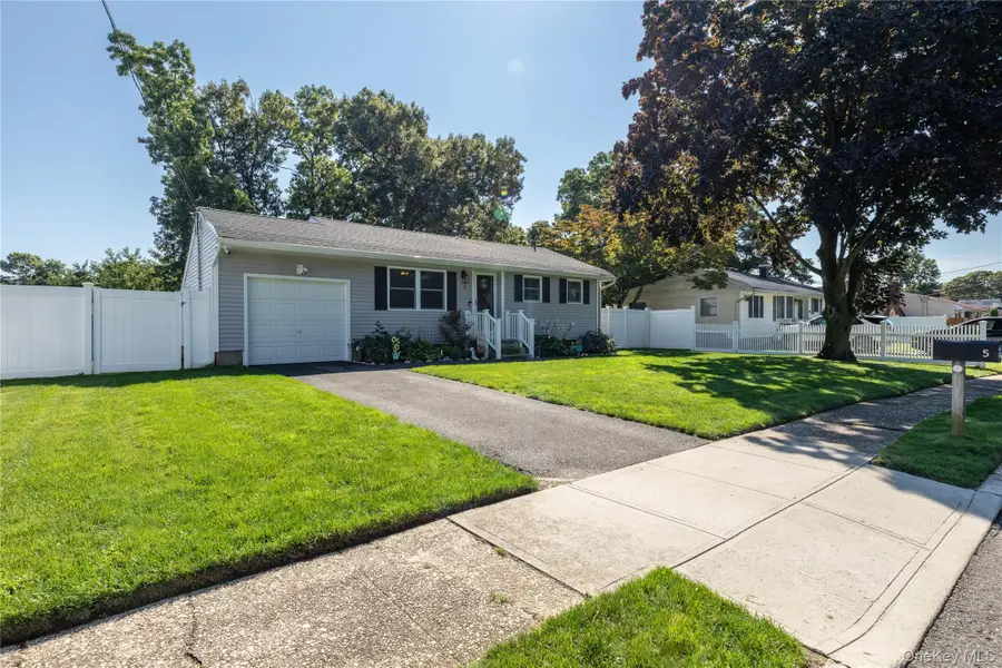 5 Norwalk Lane, Selden, NY 11784 - #2