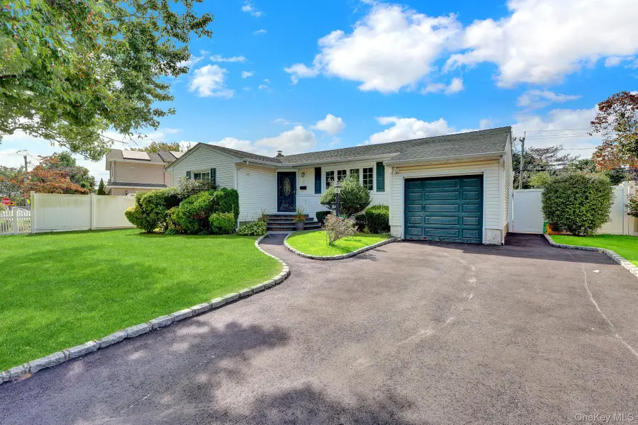 3 Daniel Drive, Farmingdale, NY 11735 - #2