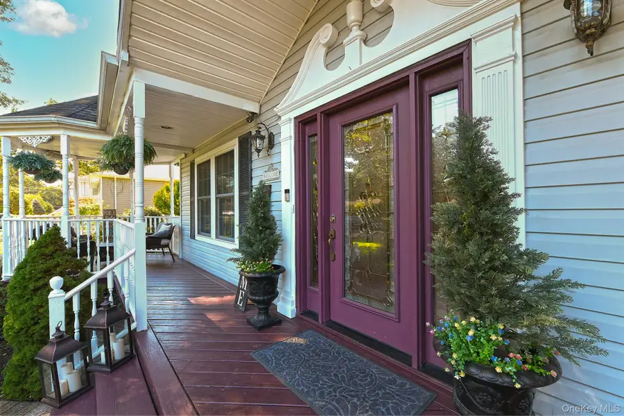 7 Ona Avenue, Dix Hills, NY 11746 - #3