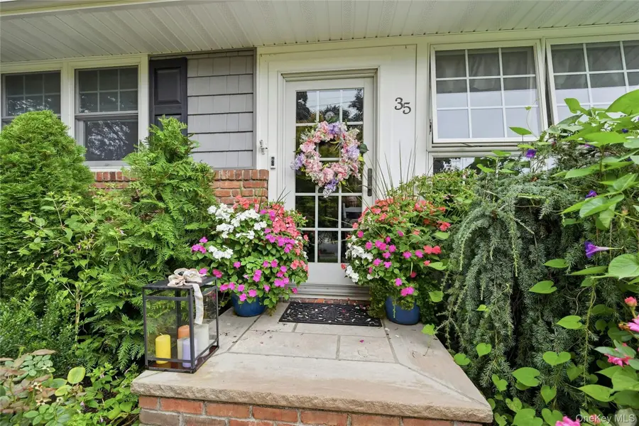 35 Reid Avenue, Rockville Centre, NY 11570 - #2