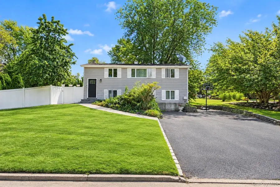 19 Badger Lane, East Setauket, NY 11733 - #2