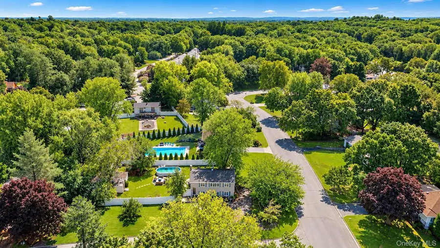 19 Badger Lane, East Setauket, NY 11733 - #3