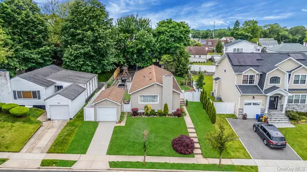 5 Willets Drive, Syosset, NY 11791