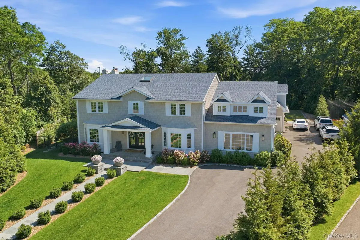 6 Castle Court, Woodbury, NY 11797 - #1