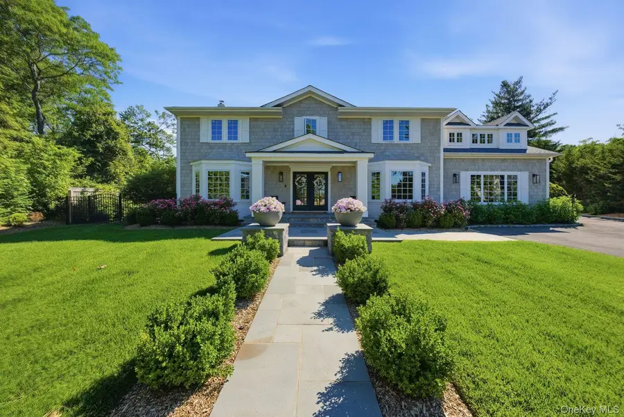 6 Castle Court, Woodbury, NY 11797 - #2