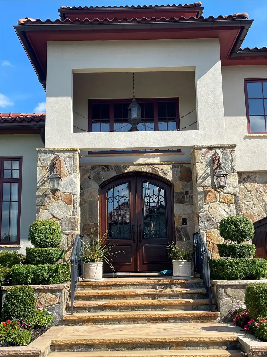 14 Brittany Lane, New Rochelle, NY 10805 - #3