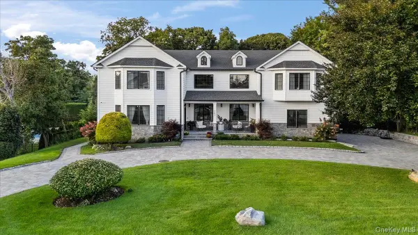 105 Woodhill Lane, Manhasset, NY 11030