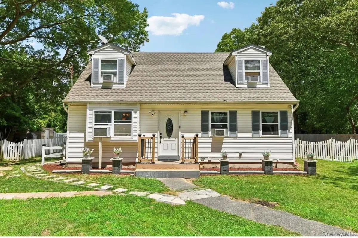 466 Auborn Avenue, Shirley, NY 11967 - #1