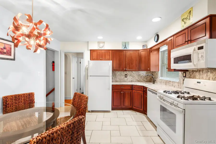 85 Woodlawn Avenue, Valley Stream, NY 11581 - #2