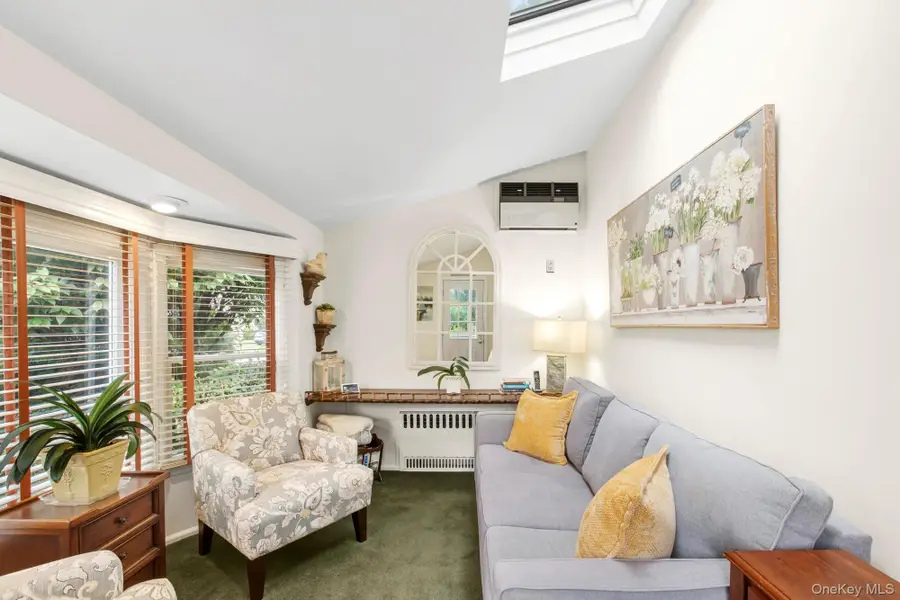 85 Woodlawn Avenue, Valley Stream, NY 11581 - #3
