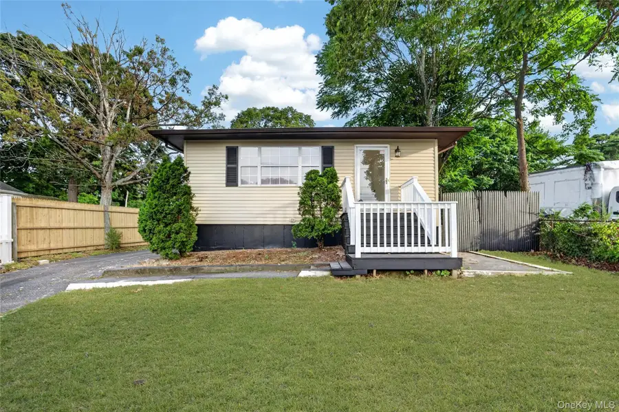 28 Roslyn Avenue, Selden, NY 11784 - #2