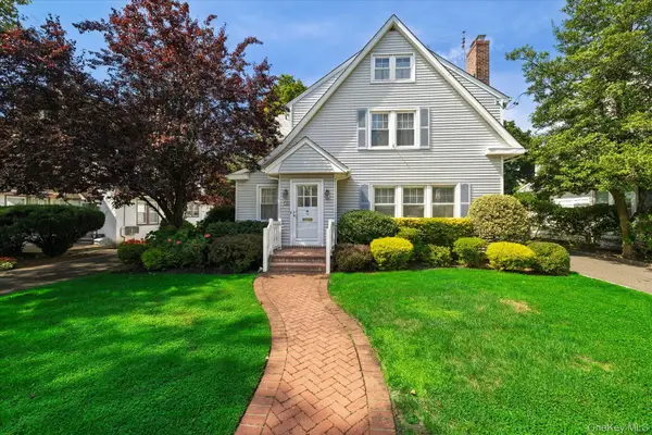 38 Fern Street, Floral Park, NY 11001
