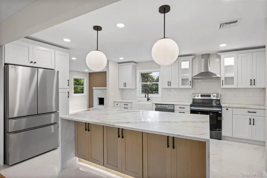 14 Camelot Lane, East Setauket, NY 11733 - #3