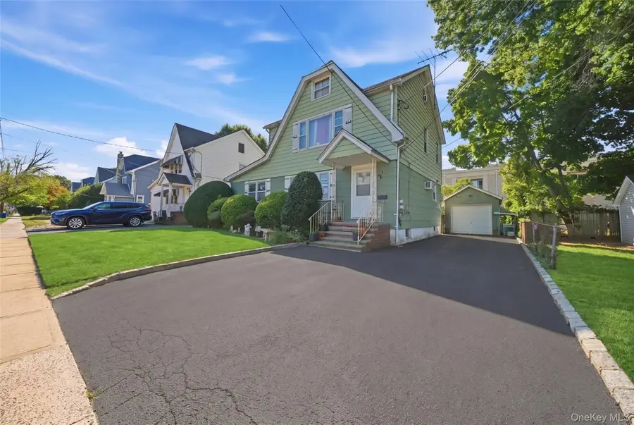 506 Whittier Street, Westbury, NY 11590 - #2