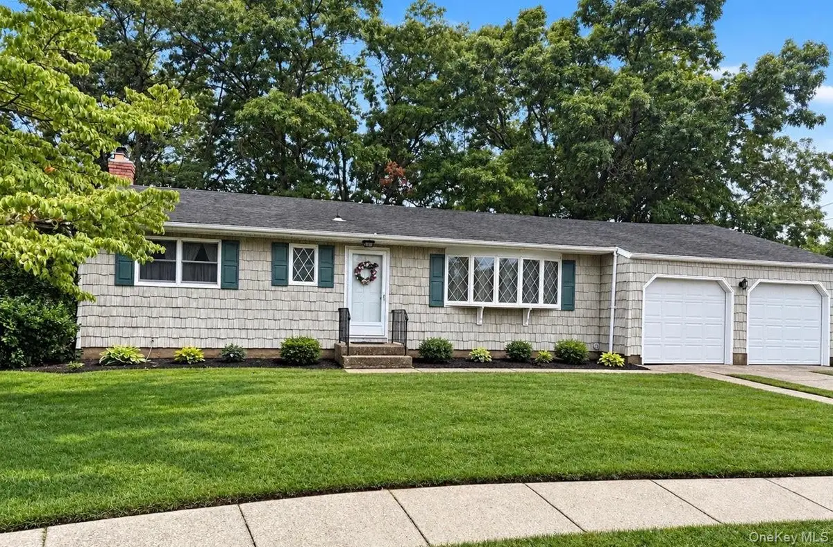 11 Whig Court, Holbrook, NY 11741 - #1