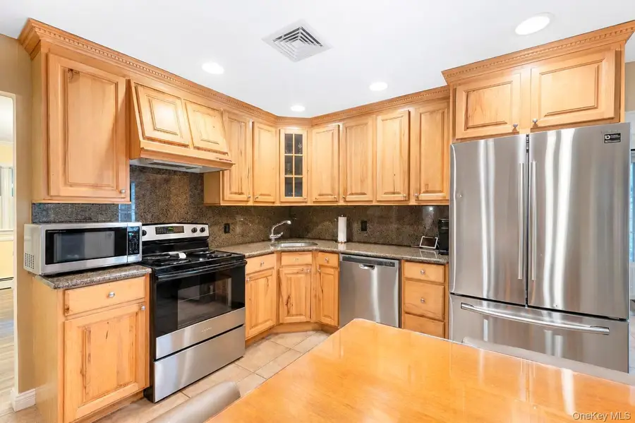124 Bayview Drive, Oakdale, NY 11769 - #3
