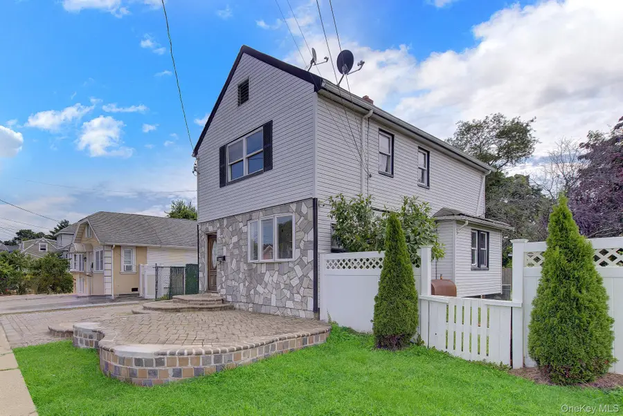 104 E Pennywood Avenue, Roosevelt, NY 11575 - #2