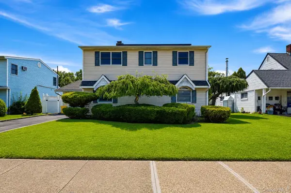 12 Cable Lane, Hicksville, NY 11801