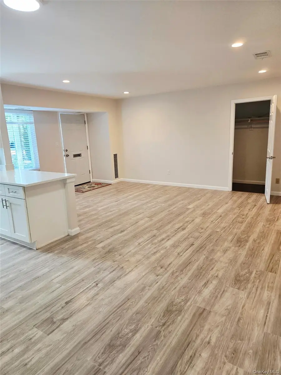 27 Fargo Court #27, Coram, NY 11727 - #3