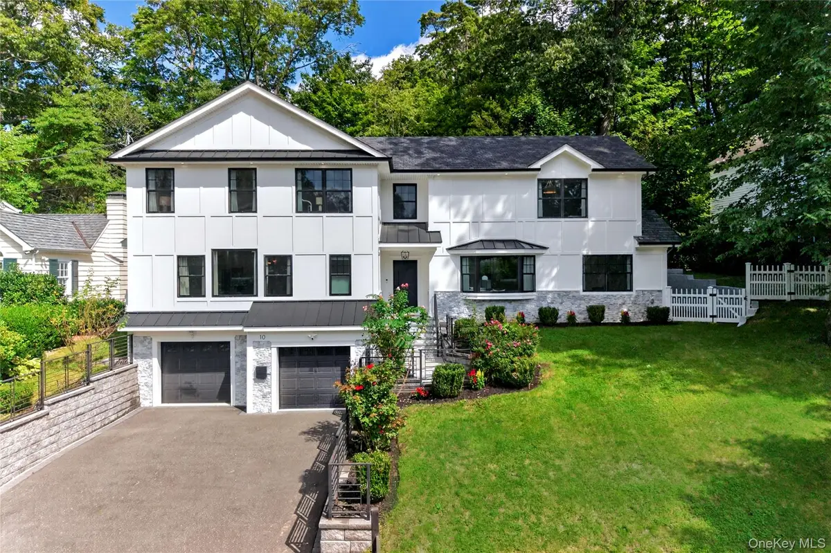 10 Chelsea Drive, Port Washington, NY 11050 - #1