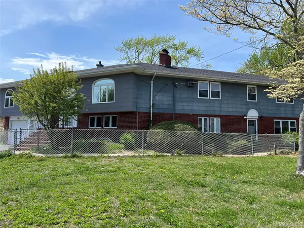 82 Yale Avenue, Oakdale, NY 11769