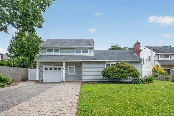 61 Carleton Avenue, Amityville, NY 11701