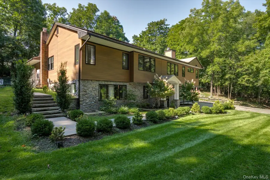 6 Tanyard Lane, Huntington, NY 11743 - #3