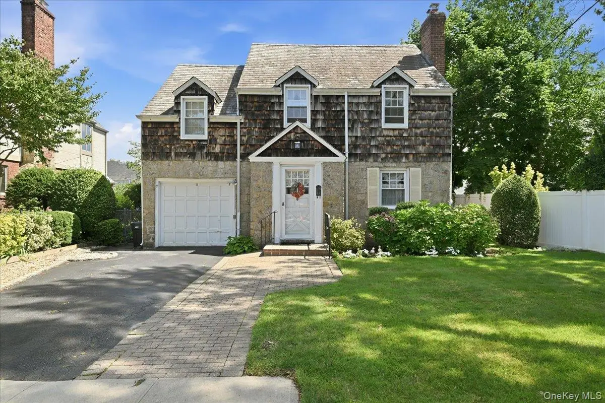 15 May Court, Rockville Centre, NY 11570 - #1
