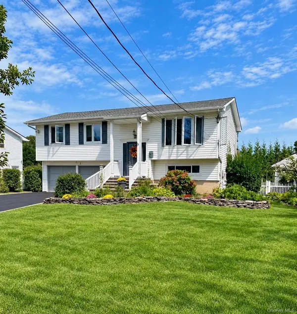 1527 Saint Louis Avenue, Bay Shore, NY 11706