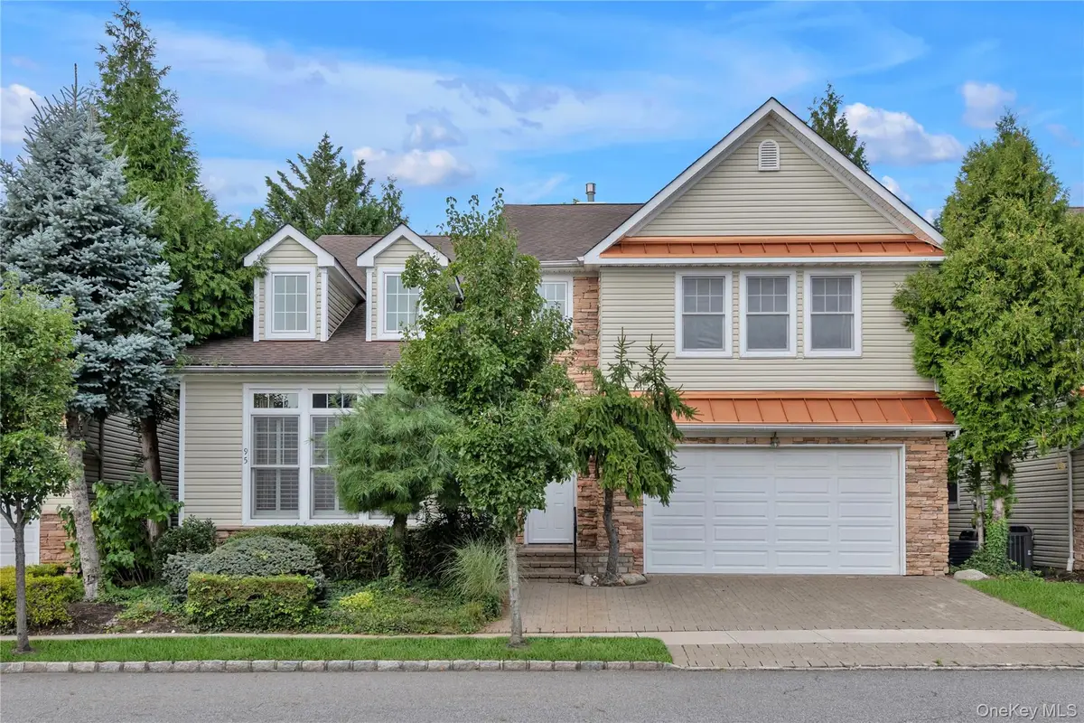95 W Overlook, Port Washington, NY 11050 - #1