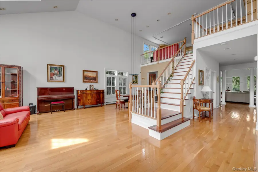 95 W Overlook, Port Washington, NY 11050 - #2