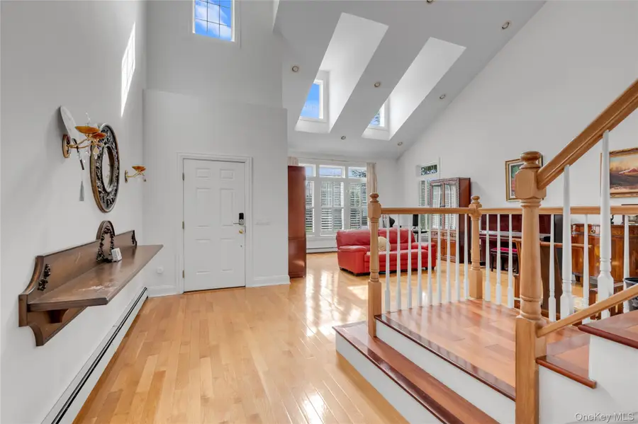 95 W Overlook, Port Washington, NY 11050 - #3