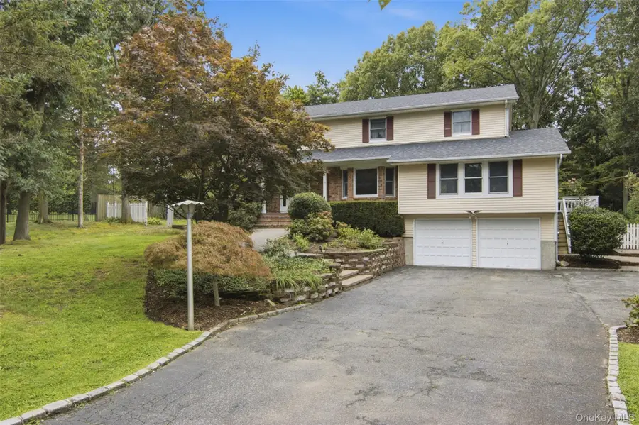 18 White Deer Court, Huntington, NY 11743 - #2