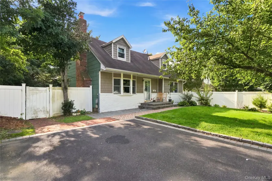 15 Nathan Place, Huntington Station, NY 11746 - #2