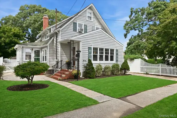 1090 Webber Avenue, South Hempstead, NY 11550