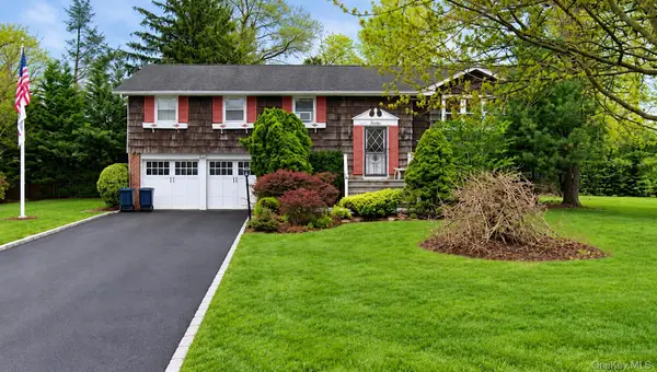 16 Wendy Lane, East Northport, NY 11731