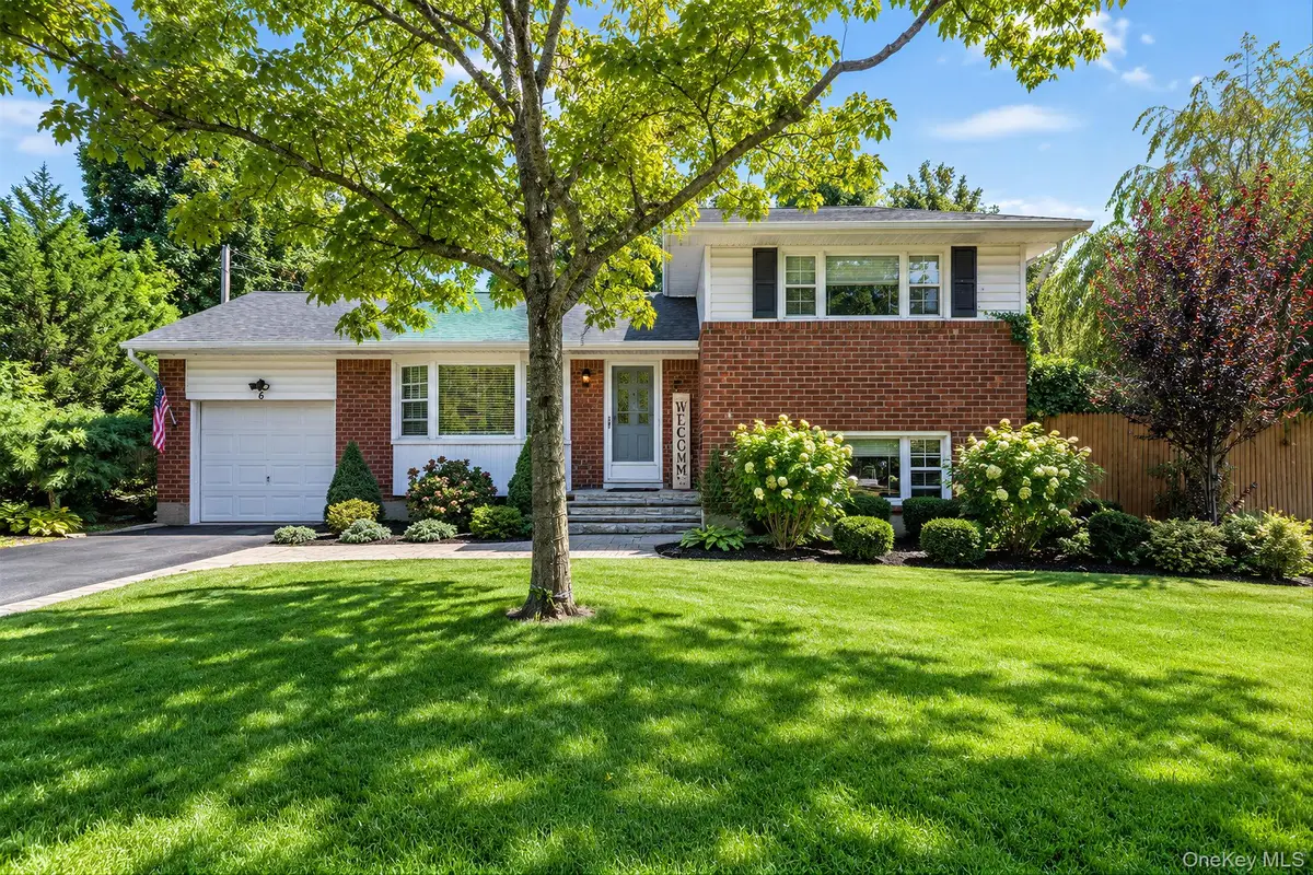 6 Otsego Place, Commack, NY 11725 - #1