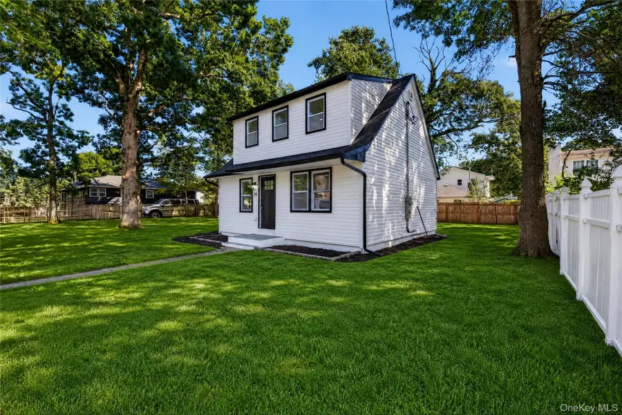 10 Harrison Dr, Shirley, NY 11967 - #2