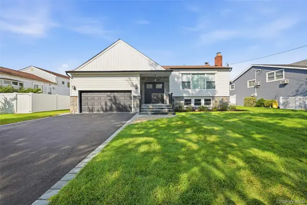 16 Merritt, Massapequa, NY 11758