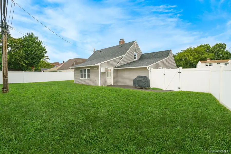 12 Squirrel Lane, Levittown, NY 11756 - #3