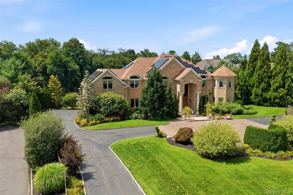 15 Peppermill Lane, Dix Hills, NY 11746 - #1