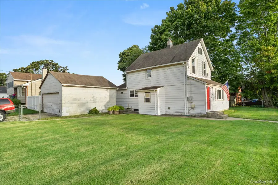 368 Catskill Avenue, Lindenhurst, NY 11757 - #2