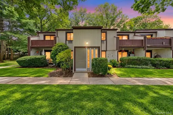 107 Richmond Boulevard #4B, Ronkonkoma, NY 11779