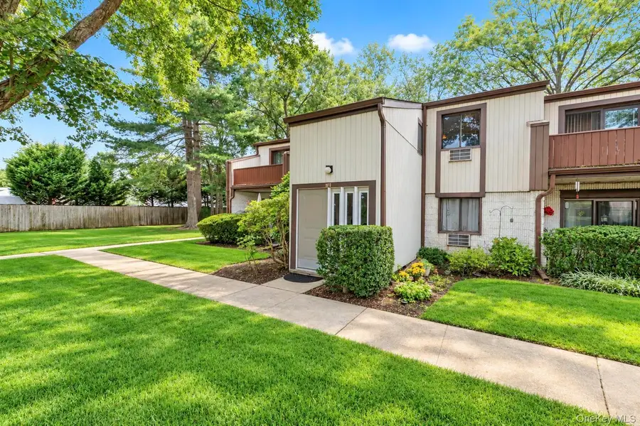 107 Richmond Boulevard #4B, Ronkonkoma, NY 11779 - #3