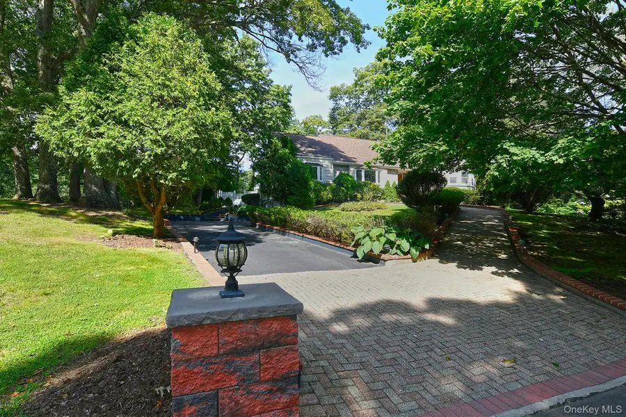 4 Village Hill Drive, Dix Hills, NY 11746 - #2