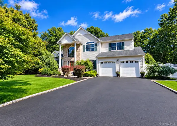 5 Keystone Court, Smithtown, NY 11787