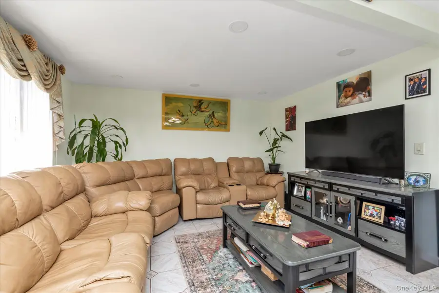 15 Hudson Avenue, Valley Stream, NY 11580 - #3